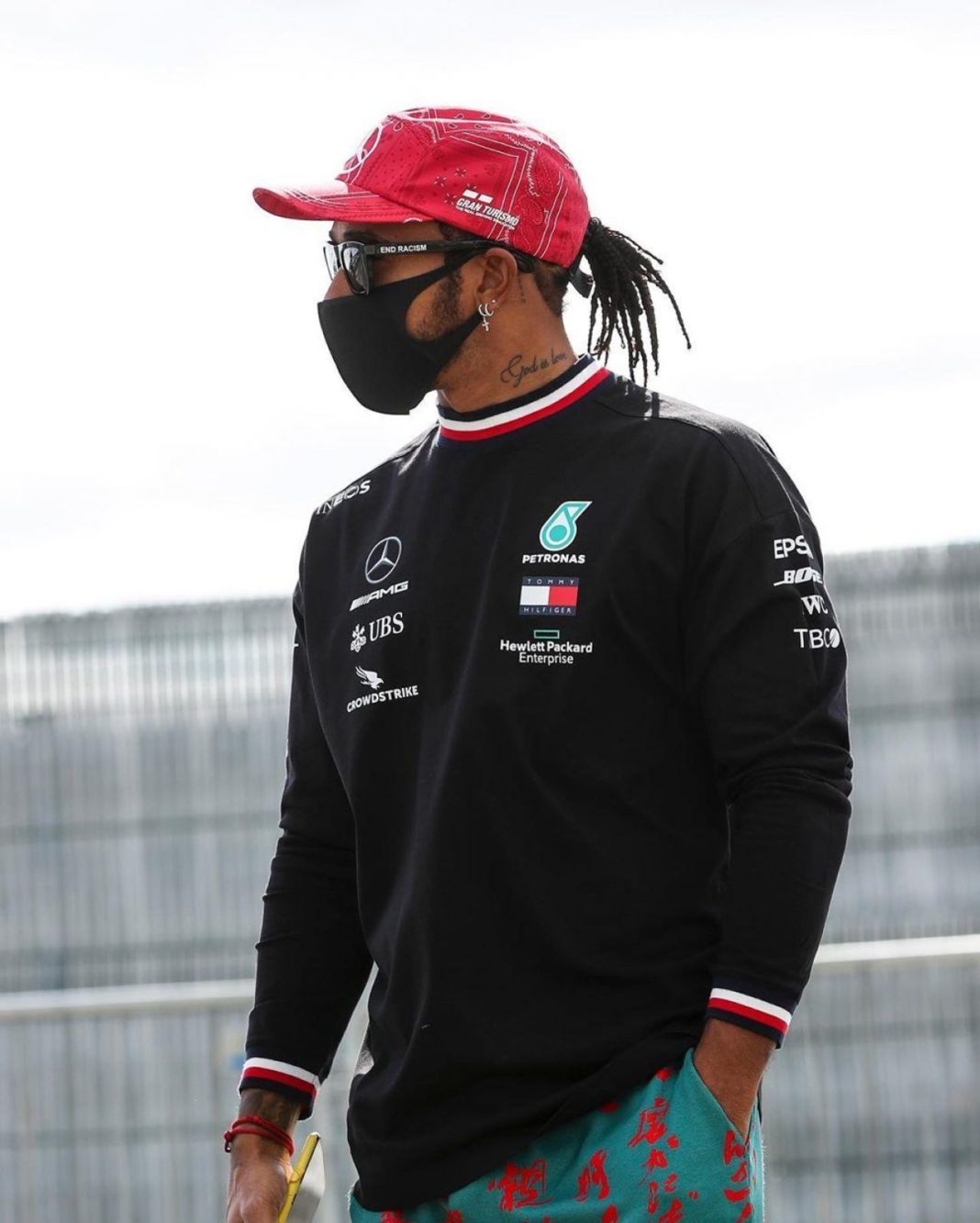 La casquette Mercedes AMG F1 Edition portée par Lewis Hamilton Cinerama